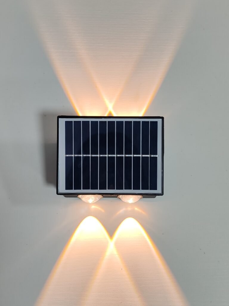 Lámpara Solar LED para Exterior 4 LED – IP65 Luz Cálida – foto 2